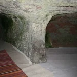 asma koyu kaya mezari