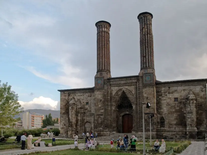 cifte minareli medrese