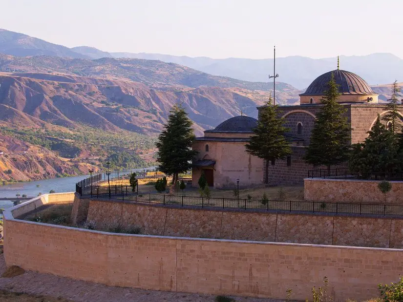 cimsit bey turbesi