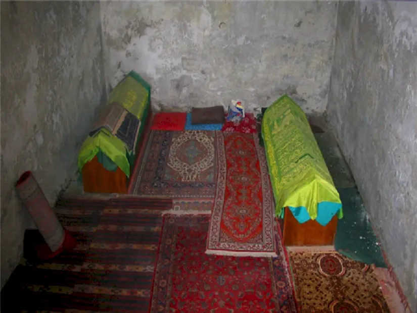 hotum dede turbesi