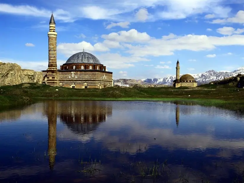 husrev pasa camii
